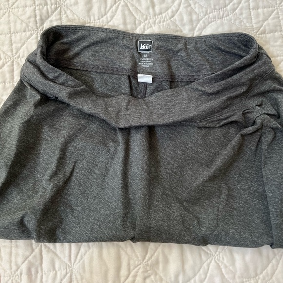 Stretchy gray REI skirt - Picture 3 of 3